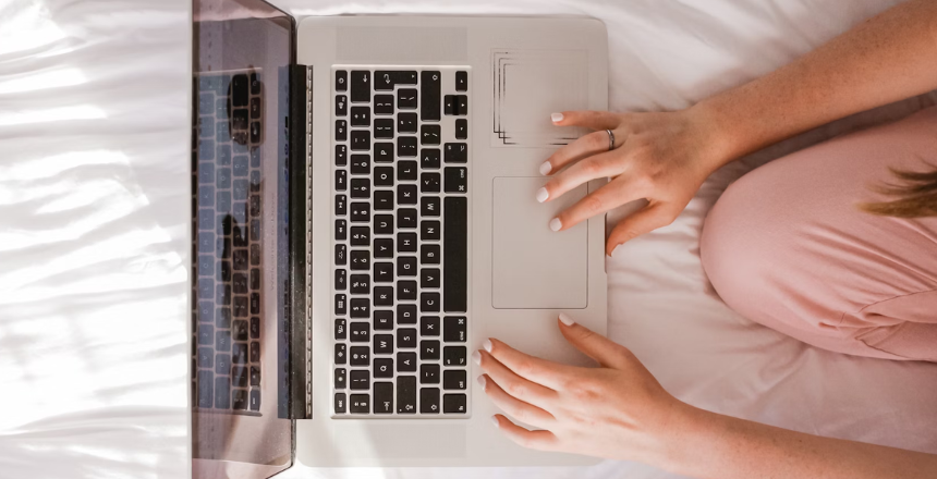 online shoppen op laptop24 / 5,000 Translation results Translation result Online-Shopping am Laptop